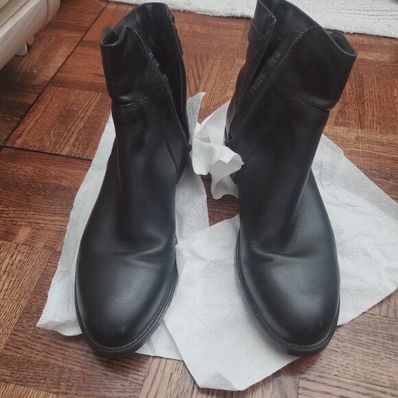 Very Rare La Canadienne Classic "Shelby" Ankle Boot- Like New- 8.5M - Picture 14 of 14